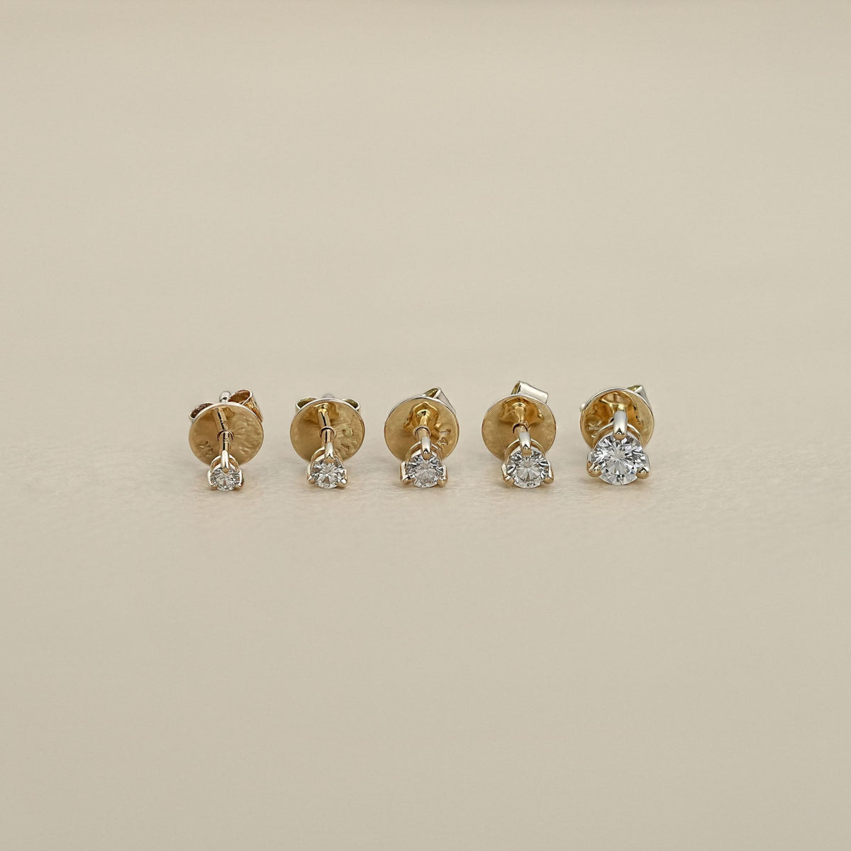 Round Diamond Stud Earring