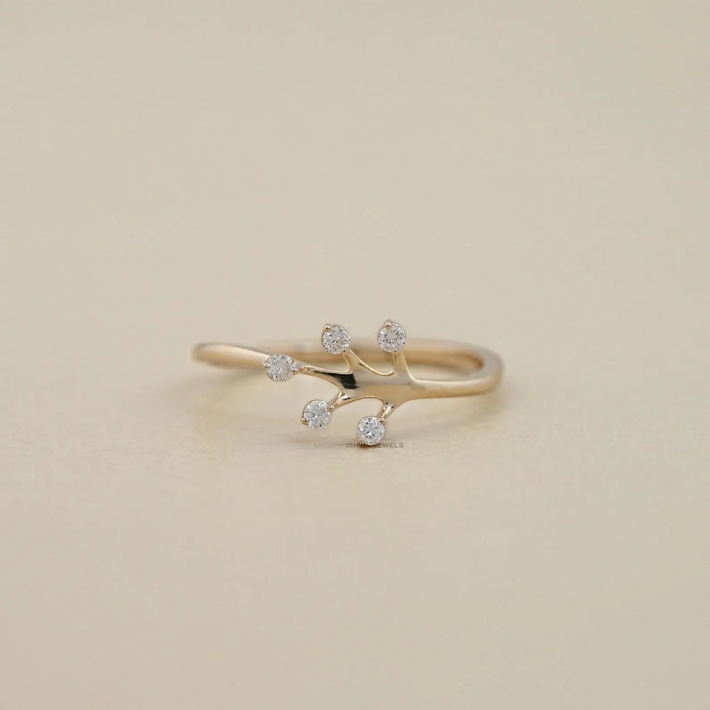 Round Cut Diamond Engagement Ring
