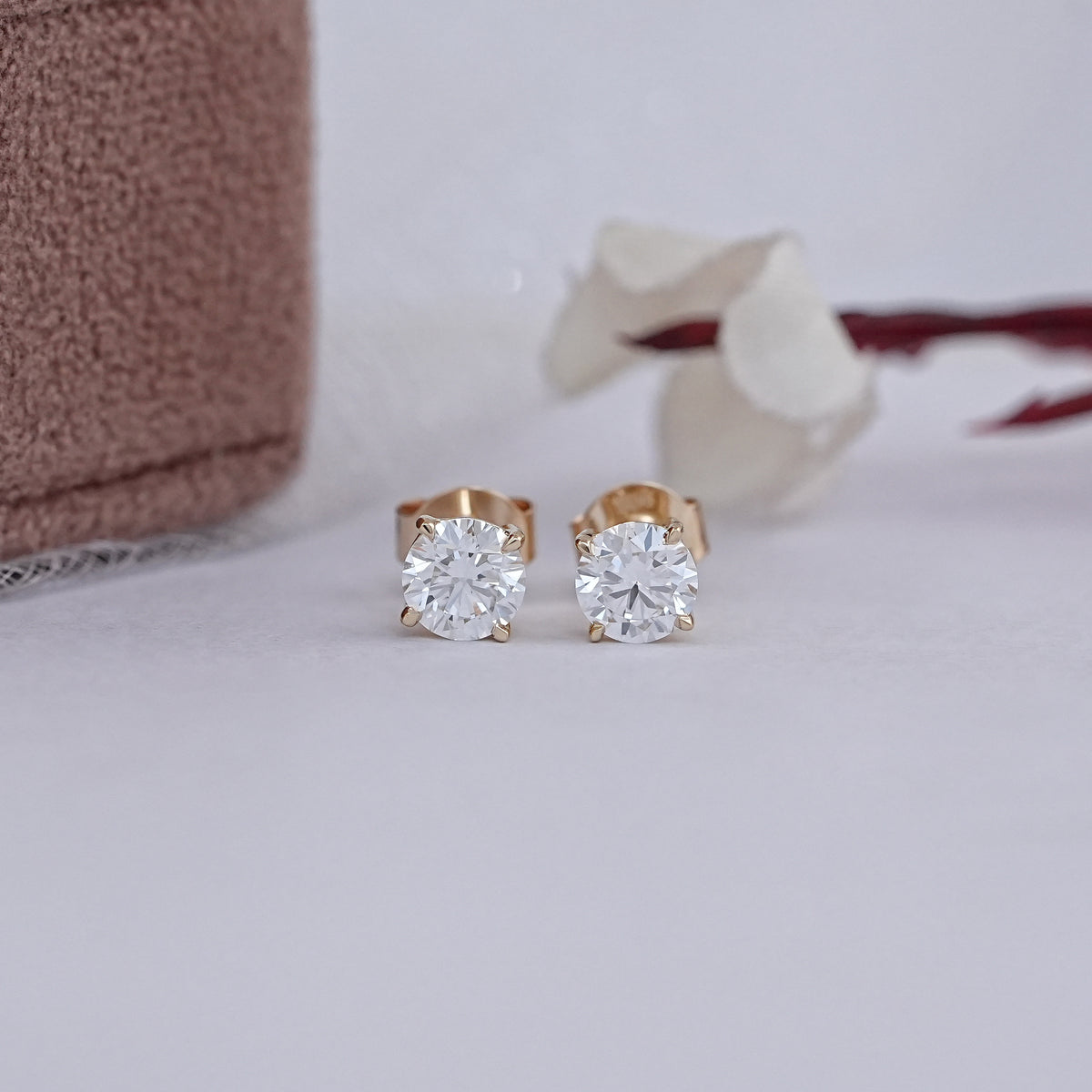 Yellow Gold Round Cut Lab Diamond Stud
