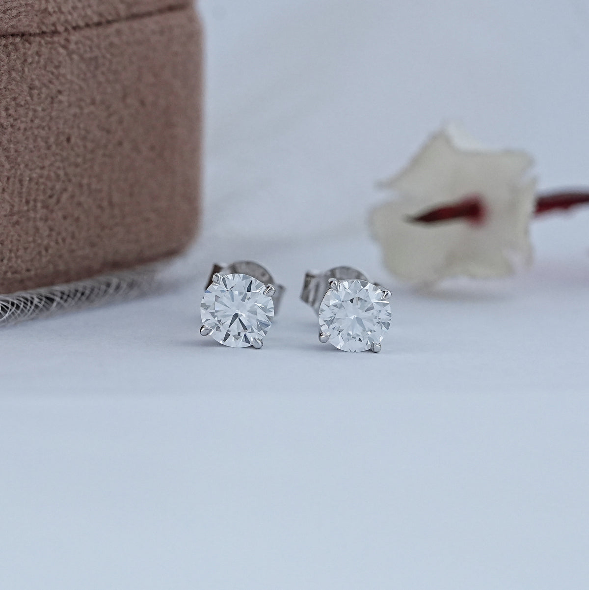 Round Diamond Stud