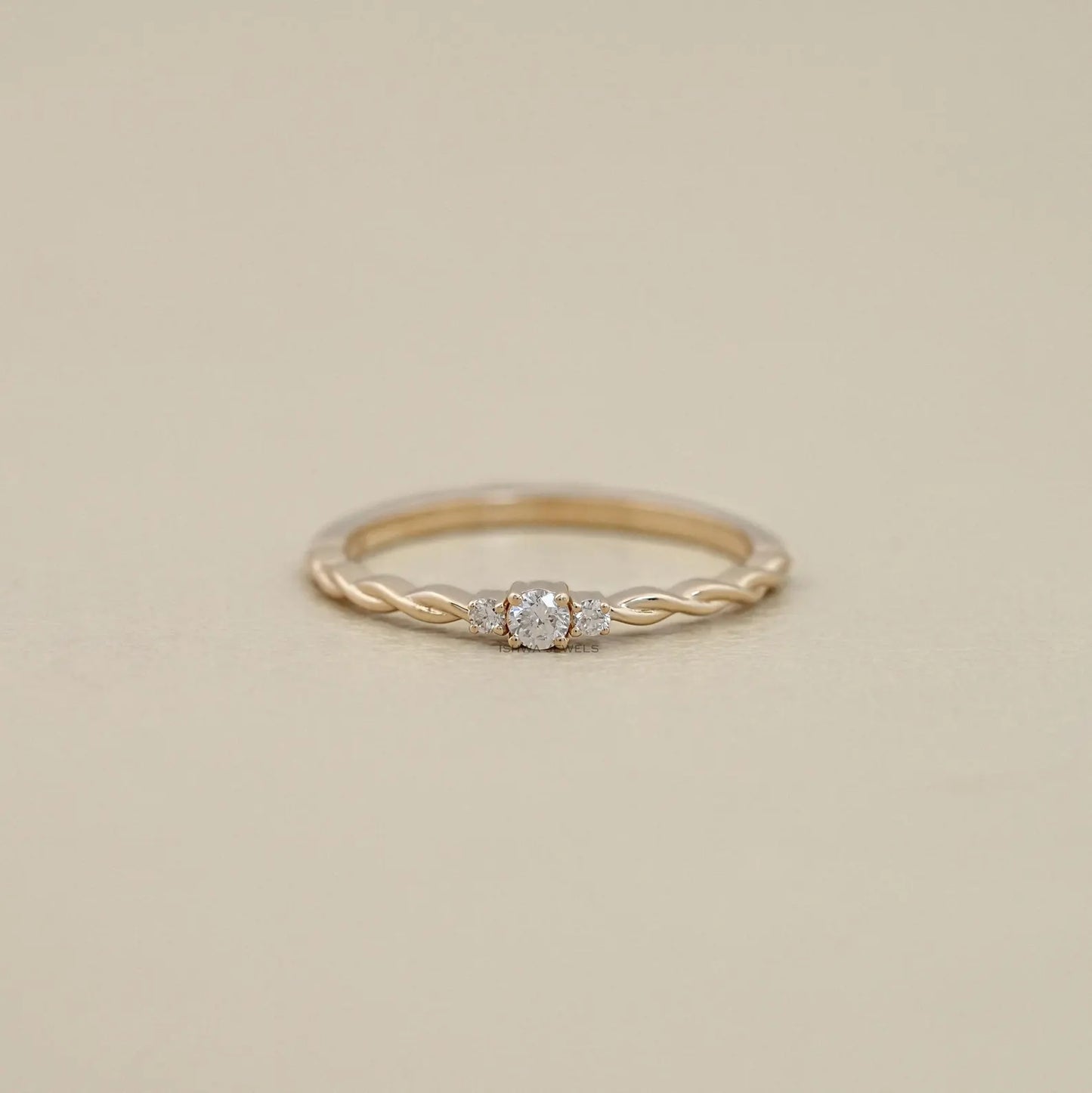 Round Cut Diamond Wedding Band