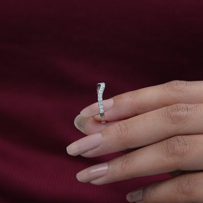 Round Cut Lab Diamond Curved Band