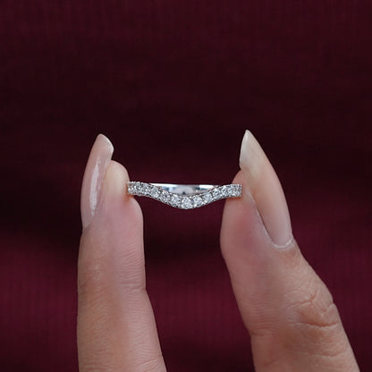 Round Cut Lab Diamond Curved Band