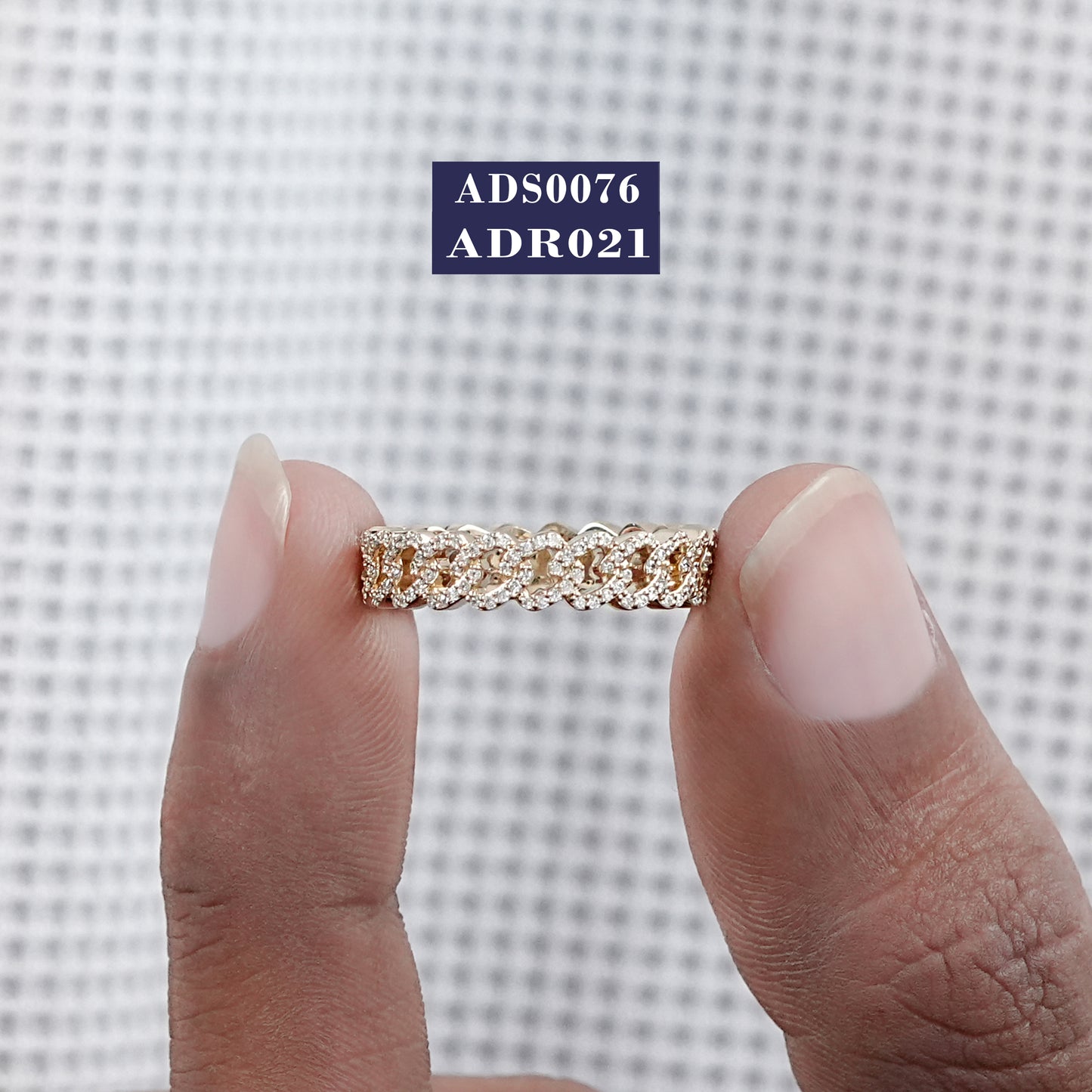 Round Diamond Link Wedding Band