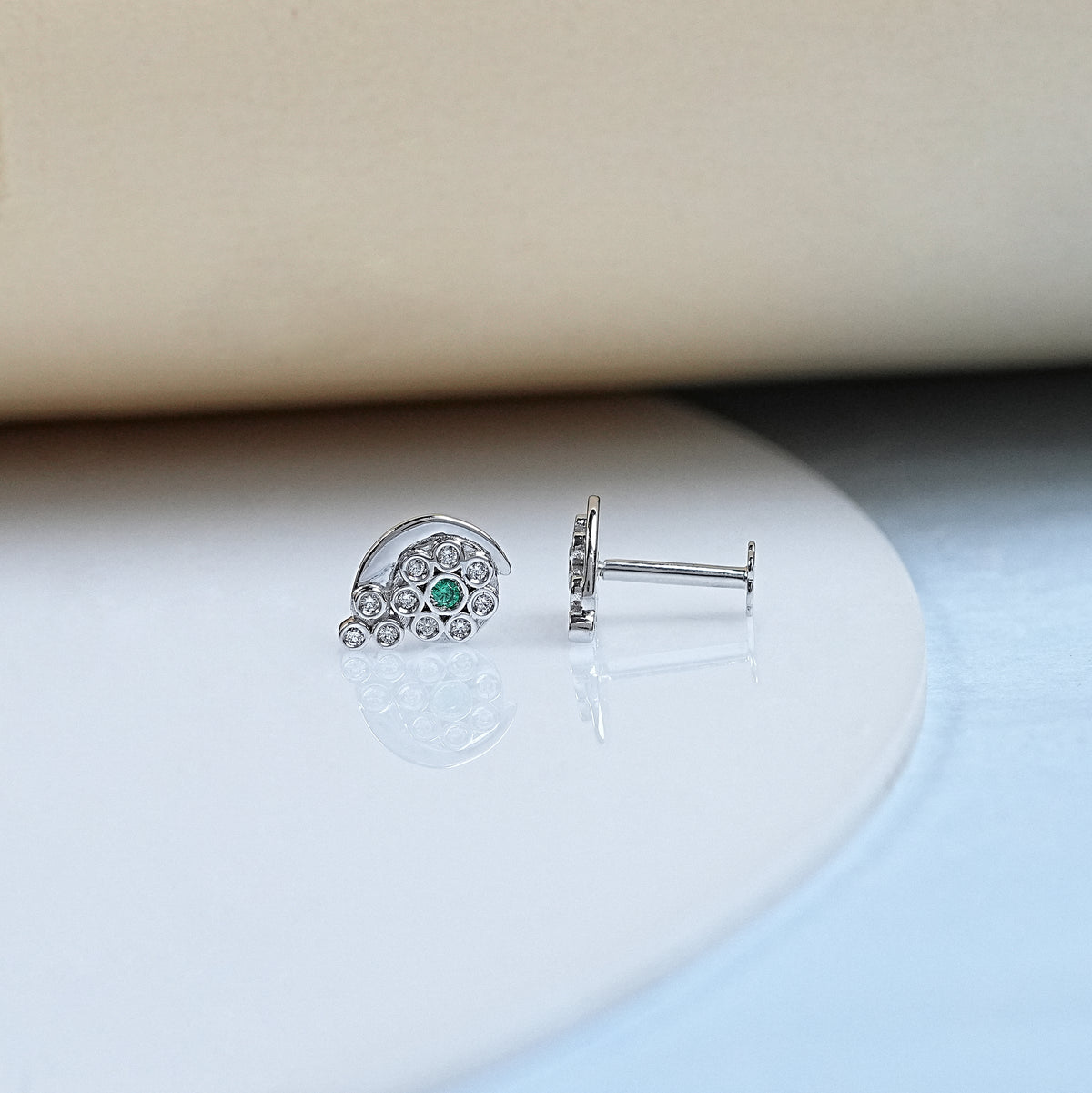 Round Diamond Snail Shaped Stud