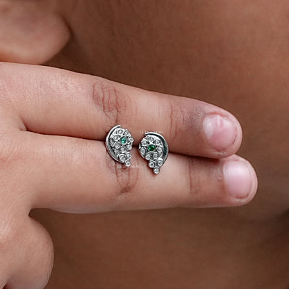 Round Diamond Snail Shaped Stud