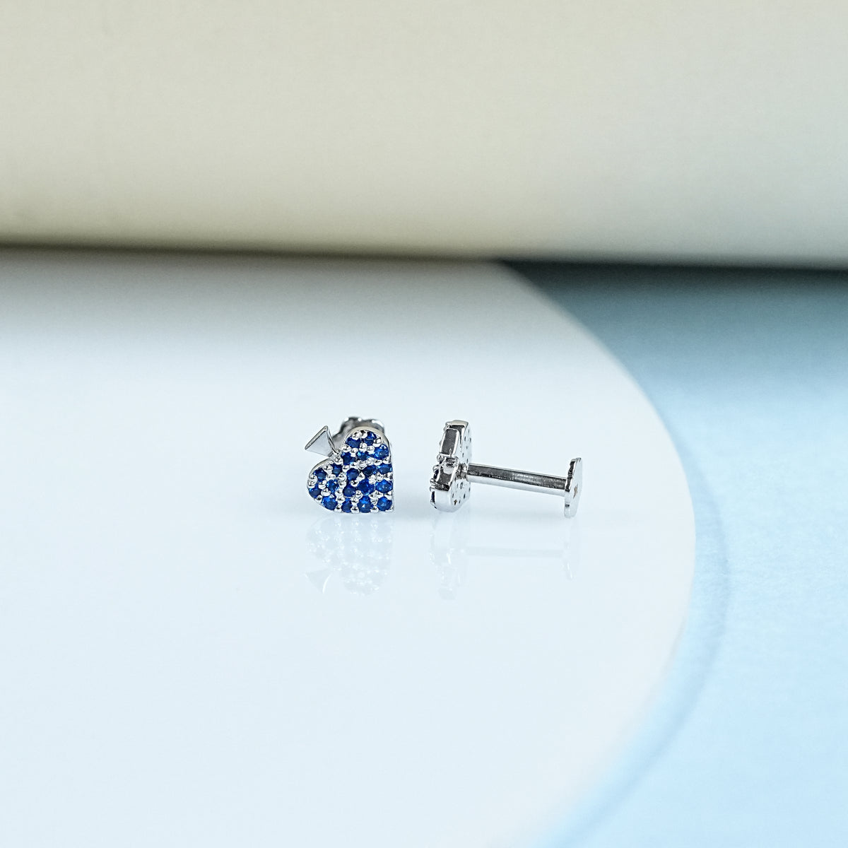 Sapphire Round Spade Suit Stud