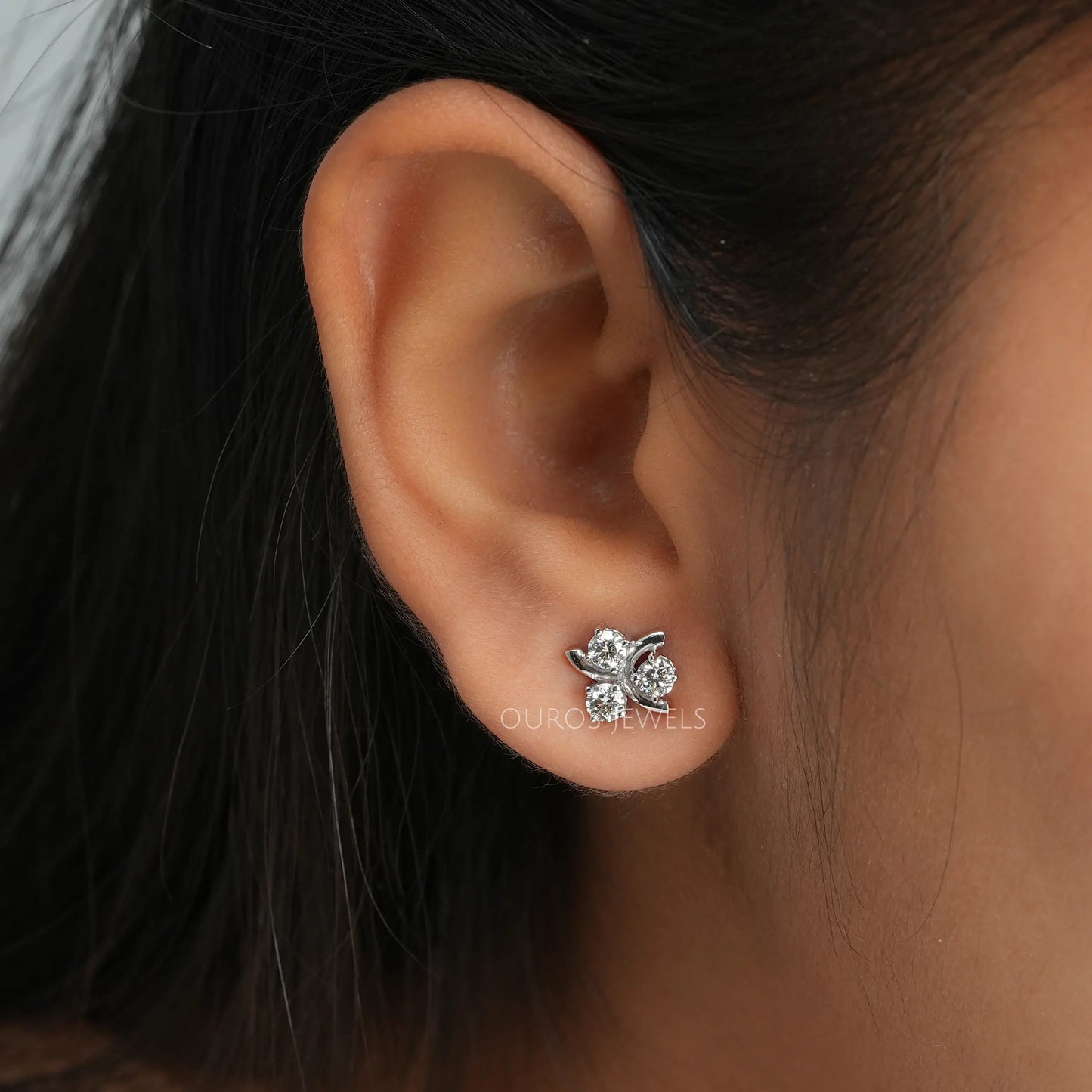 Twisted Round  Cut  Stud  Earrings