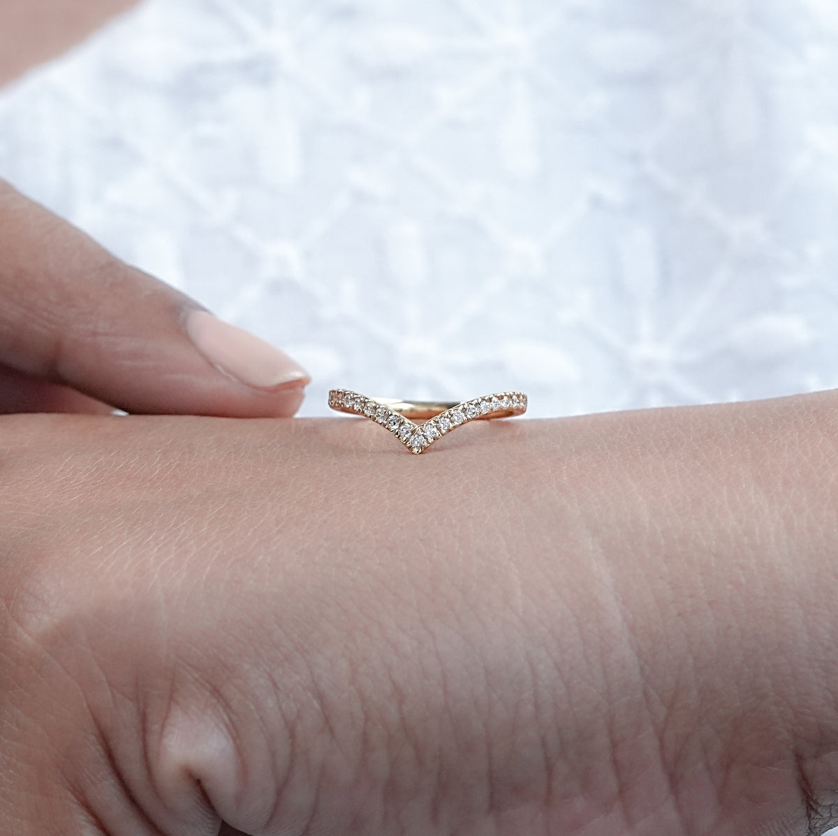 Round Diamond Curved Band