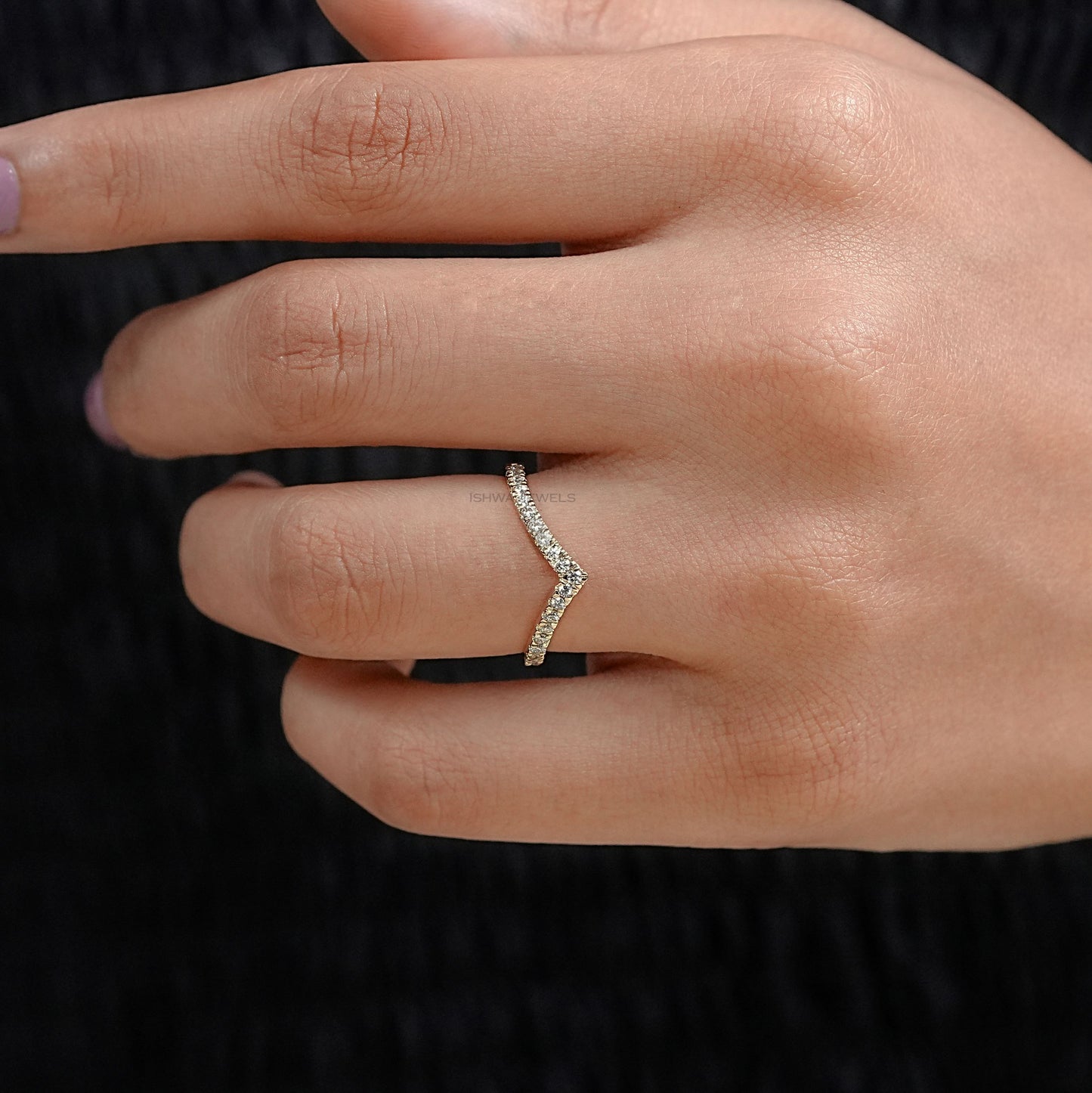Round Diamond Curved Band