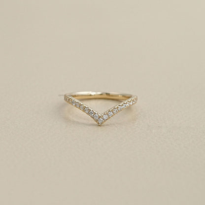 Round Diamond Curved Band