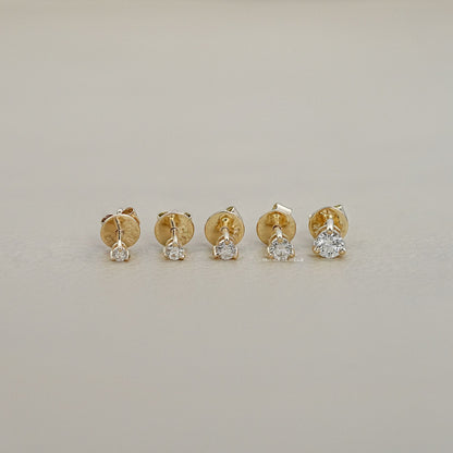 Round Diamond Stud Earring