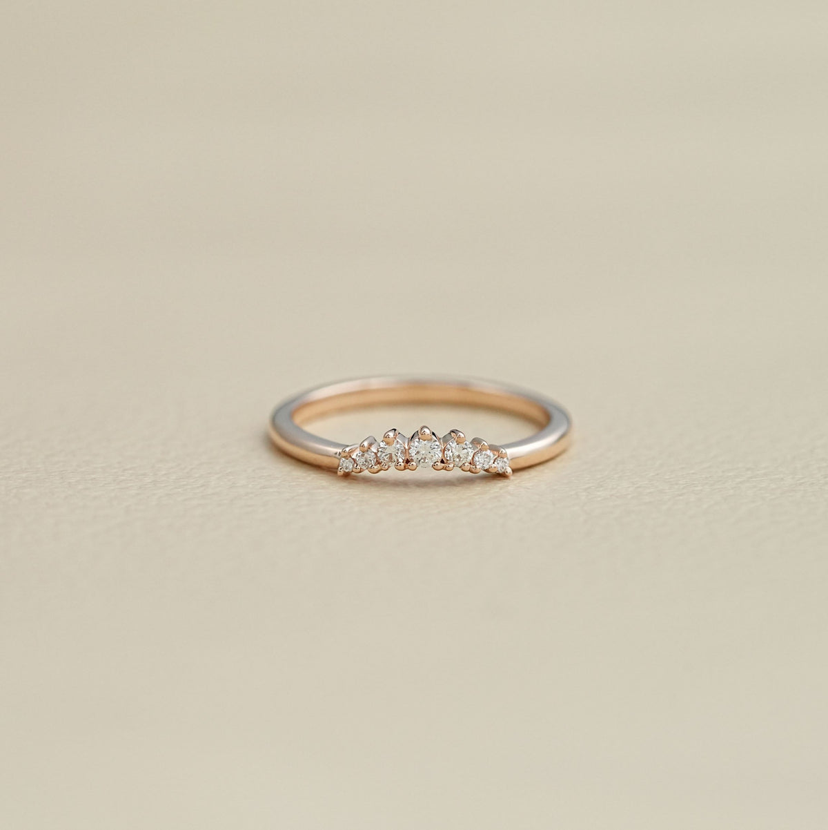 Round Diamond Chevron Band