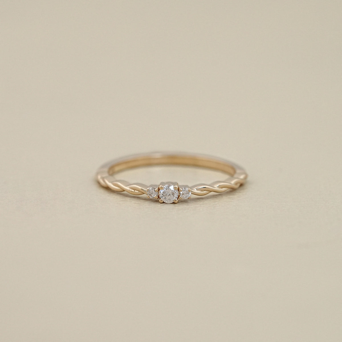 Round Cut Diamond Wedding Band