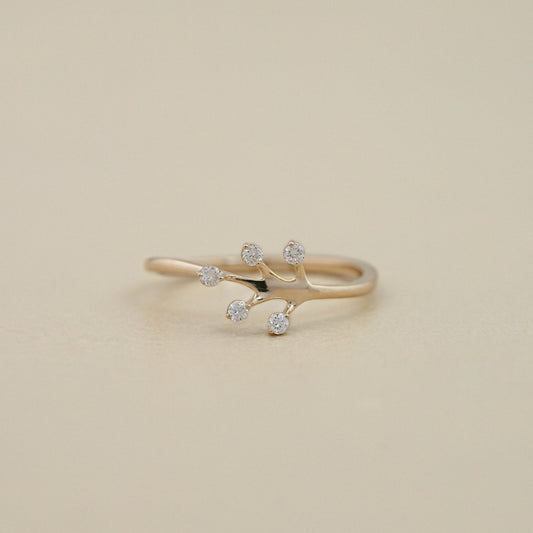 Round Cut Diamond Engagement Ring