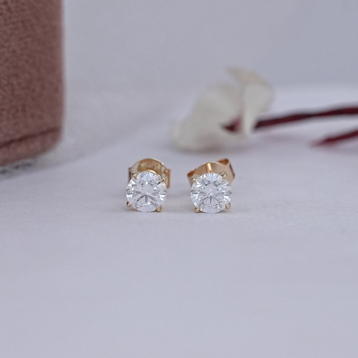 Yellow Gold Round Cut Earring