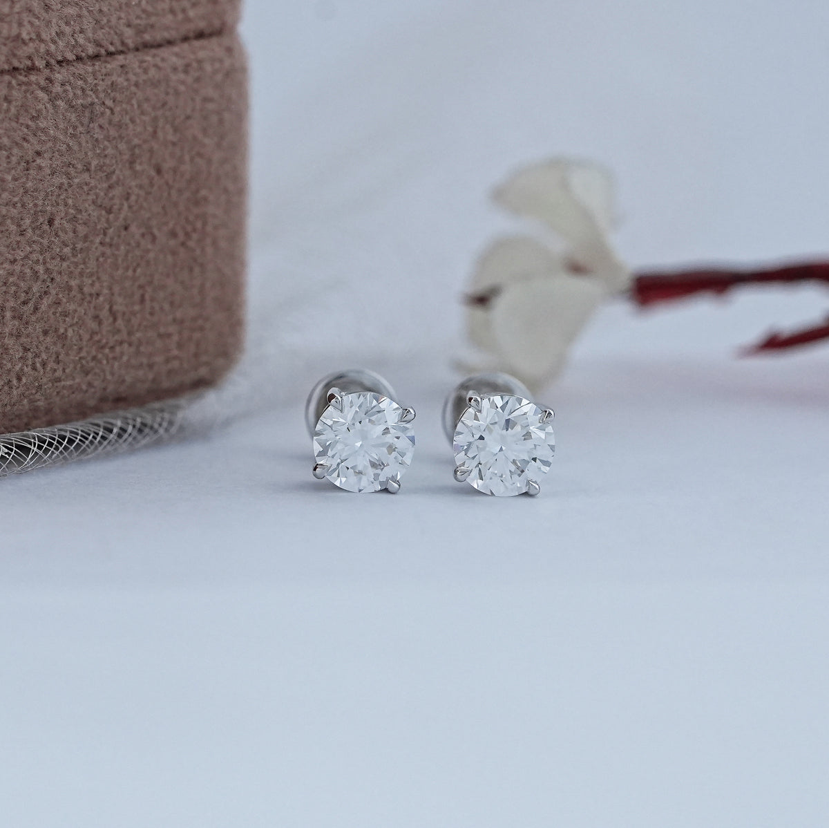Round Cut Lab Diamond Stud