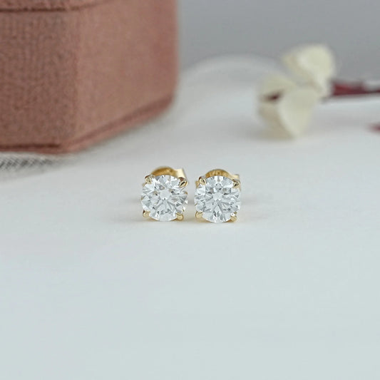 Round Lab Diamond Stud
