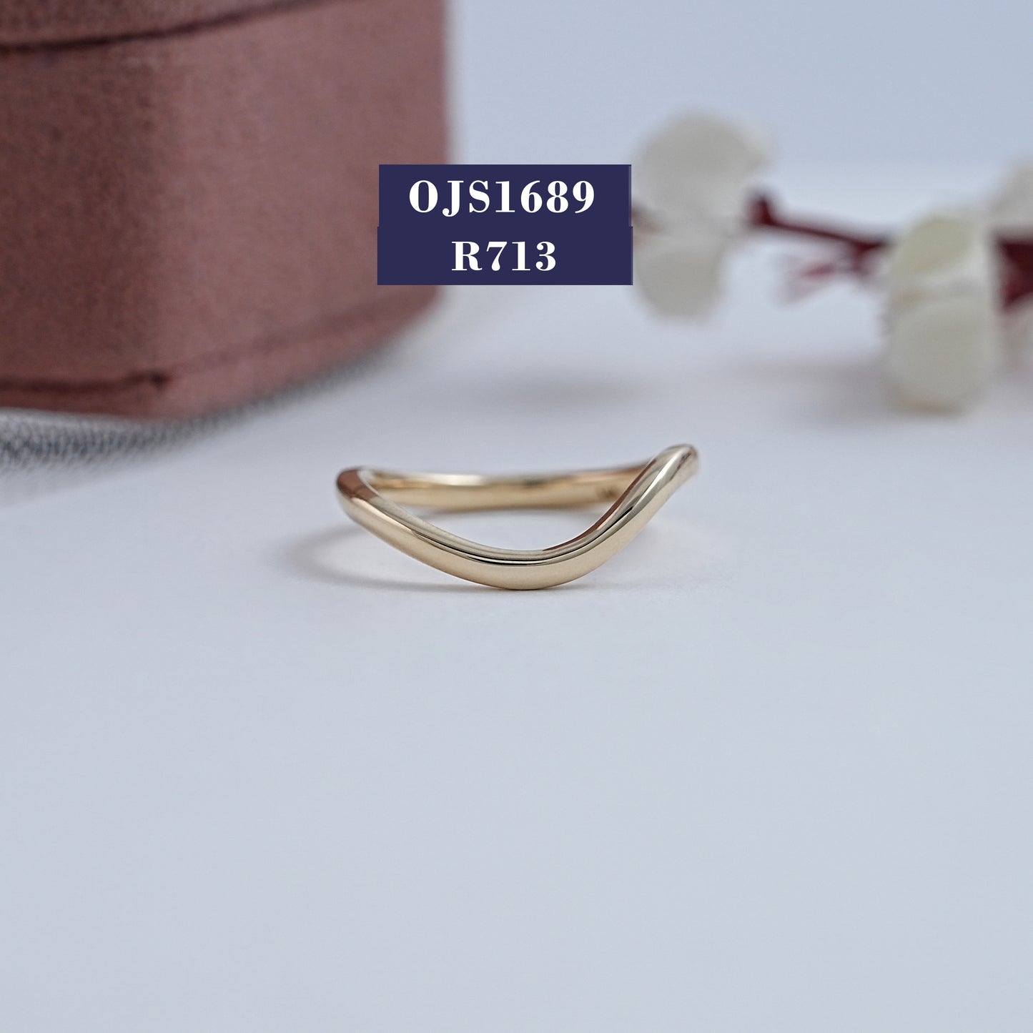 14K Yellow Gold Chevron Band