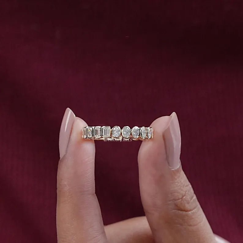 Emerald & Oval Cut Diamond Bezel Set Band