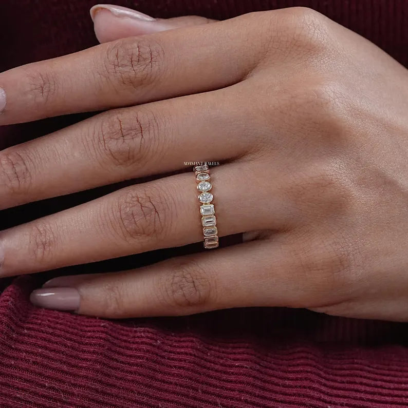Emerald & Oval Cut Diamond Bezel Set Band