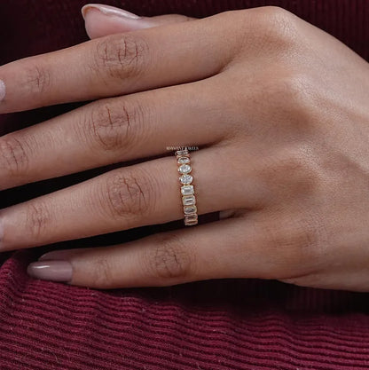 Emerald & Oval Cut Diamond Bezel Set Band