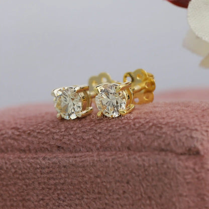 Round Brilliant Cut Diamond Stud Earrings